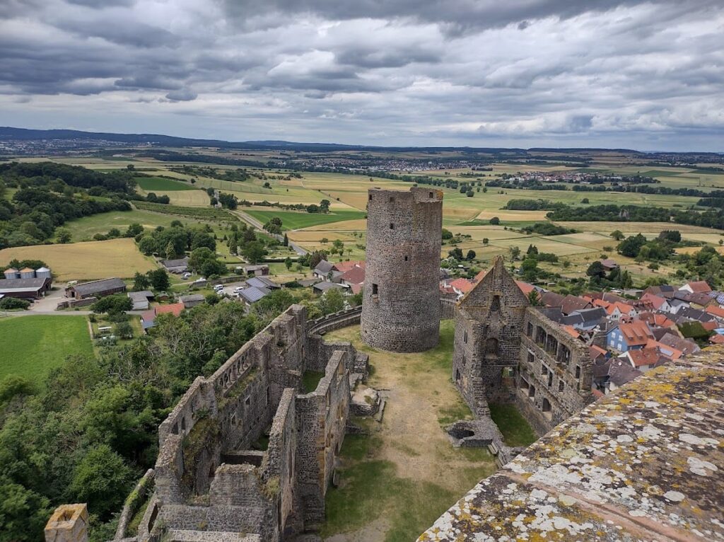 Münzenberg Castle: A Staufer-Period Hilltop Fortress in Germany 1 Munzenberg Castle