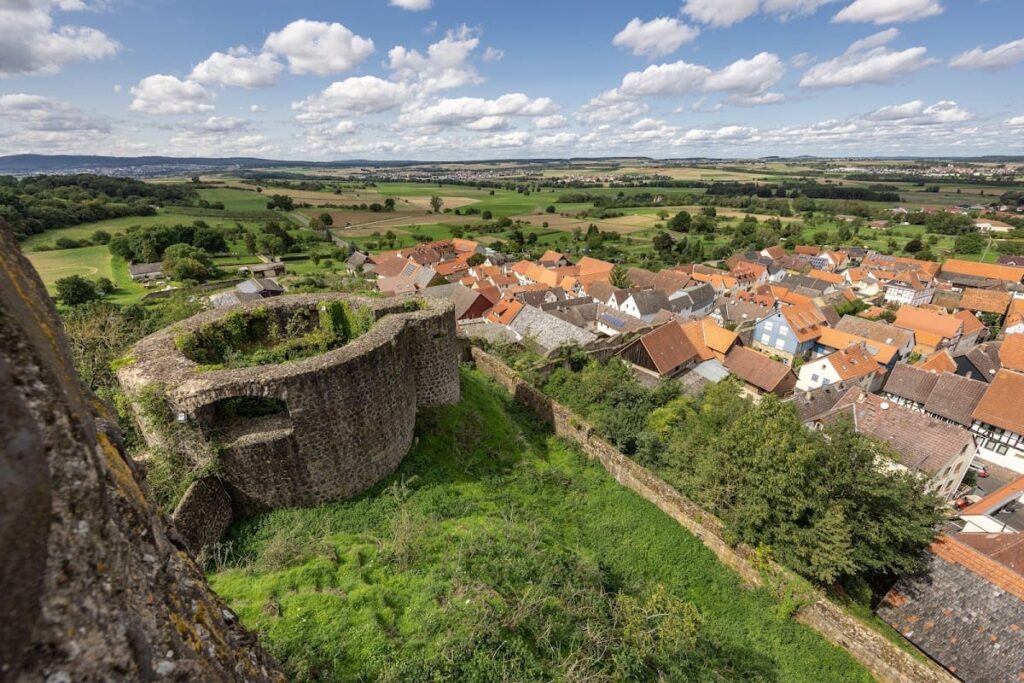 Münzenberg Castle: A Staufer-Period Hilltop Fortress in Germany 4 Munzenberg Castle