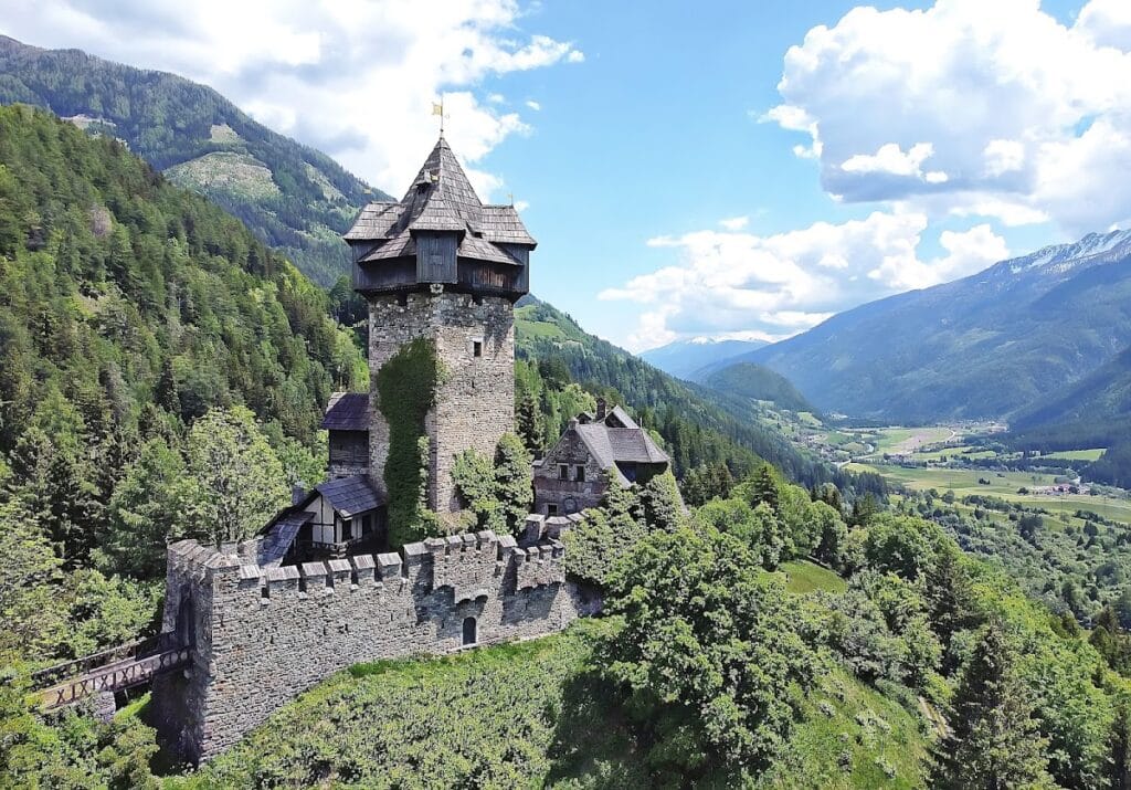 Niederfalkenstein Castle: A Medieval Lower Fortress in Austria 2 Niederfalkenstein Castle