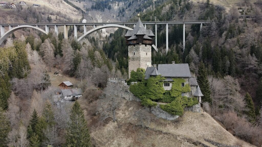 Niederfalkenstein Castle: A Medieval Lower Fortress in Austria 5 Niederfalkenstein Castle