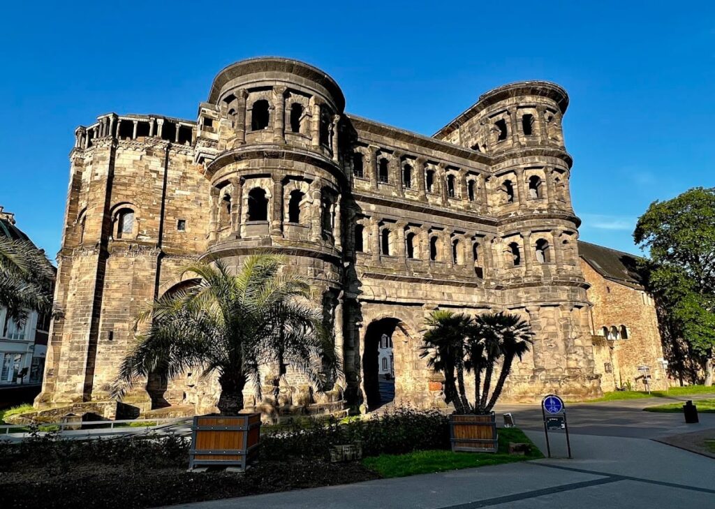 Porta Nigra: The Roman City Gate of Trier, Germany 7 Porta Nigra