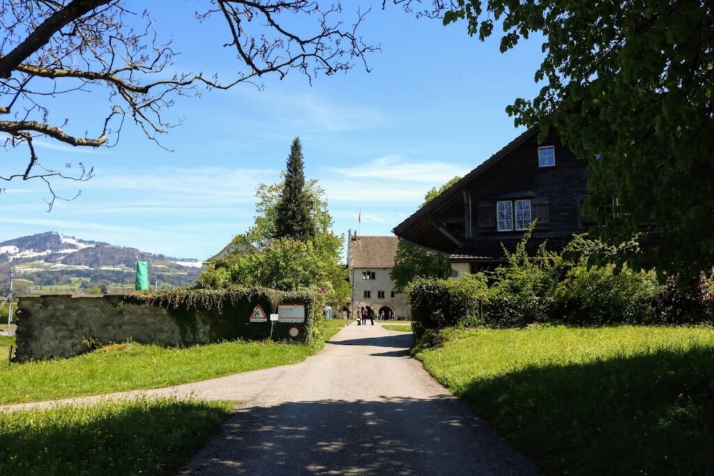 Ritterhaus Bubikon: A Knights Hospitaller Commandery in Switzerland 1 Ritterhaus Bubikon
