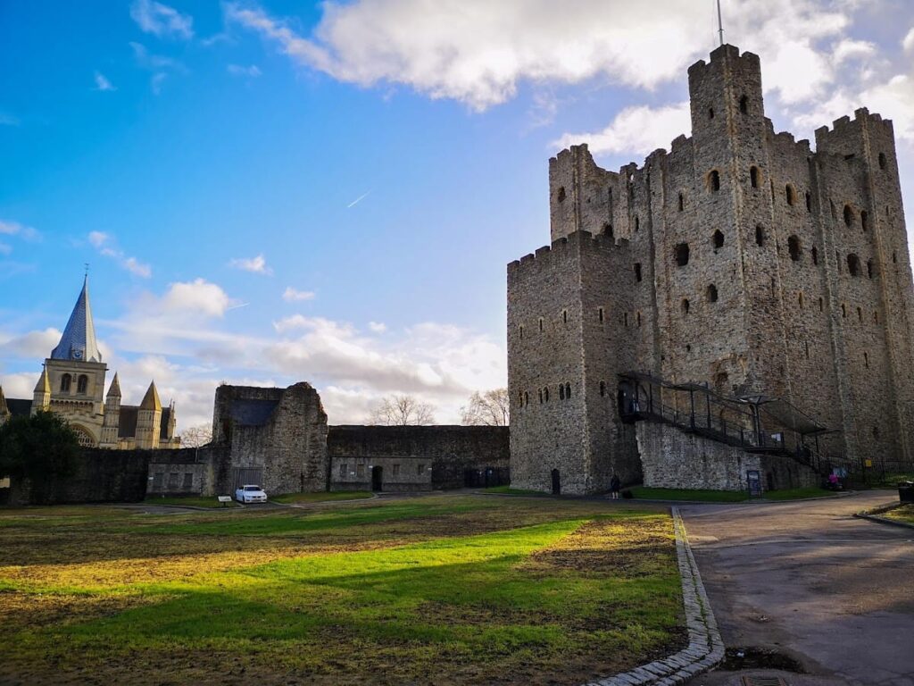 Rochester Castle: A Norman Fortress and Medieval Keep in England 1 Rochester Castle