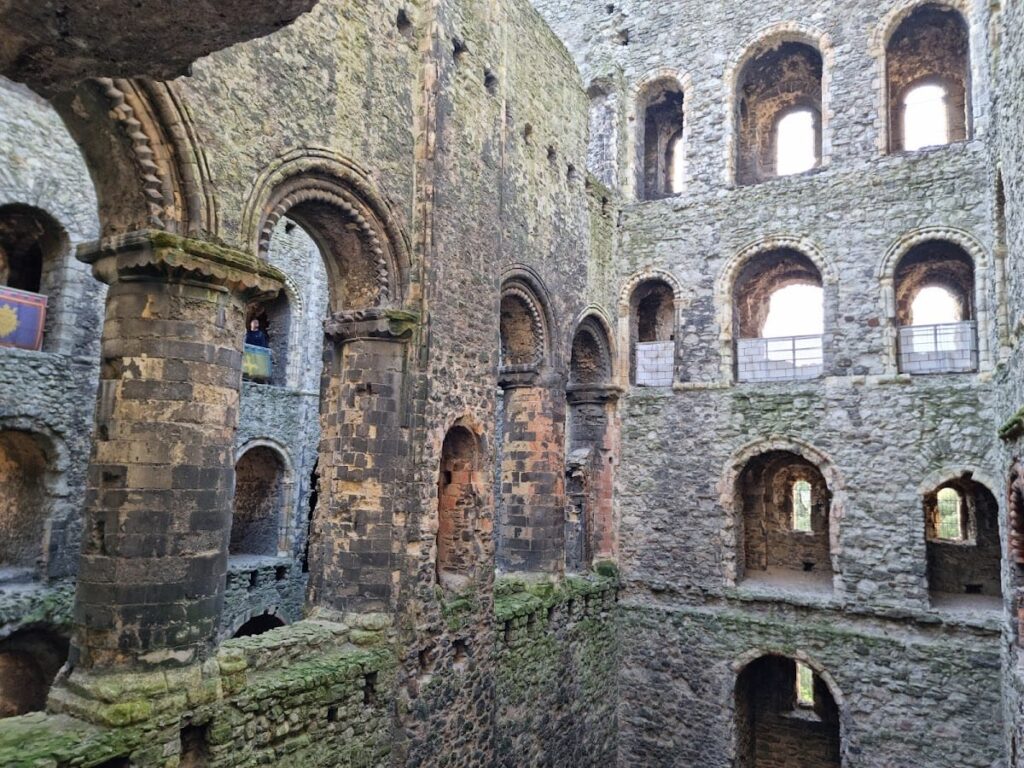 Rochester Castle: A Norman Fortress and Medieval Keep in England 4 Rochester Castle