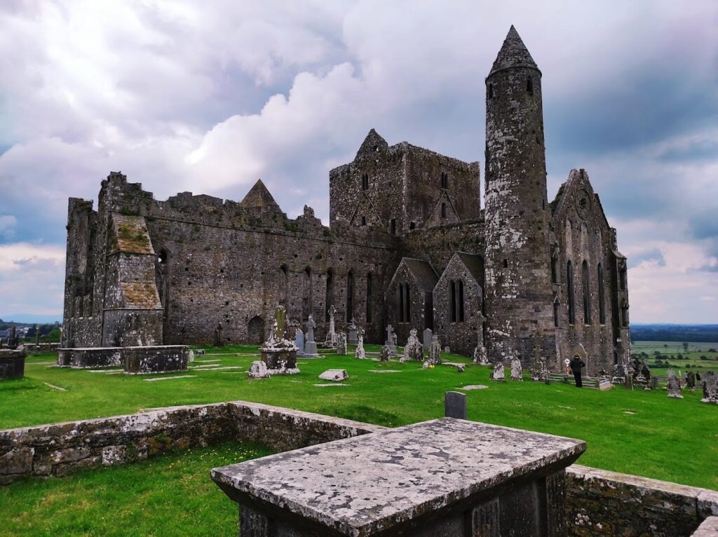 Rock of Cashel: Royal Seat and Medieval Ecclesiastical Complex in Ireland 1 Rock of Cashel