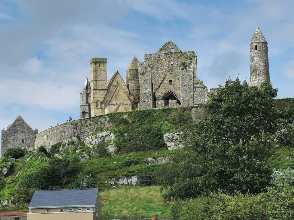 Rock of Cashel: Royal Seat and Medieval Ecclesiastical Complex in Ireland 2 Rock of Cashel