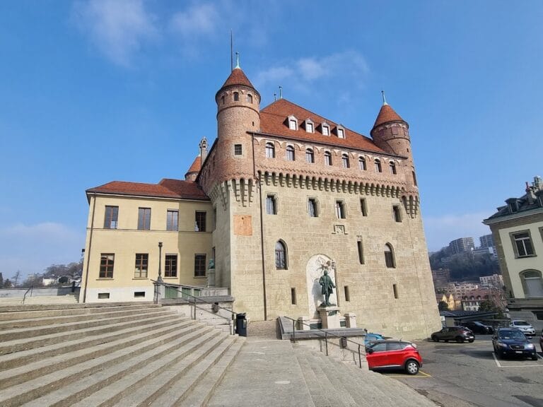 Saint Maire Castle, Lausanne: Historical Seat of Bishops and Cantonal Government