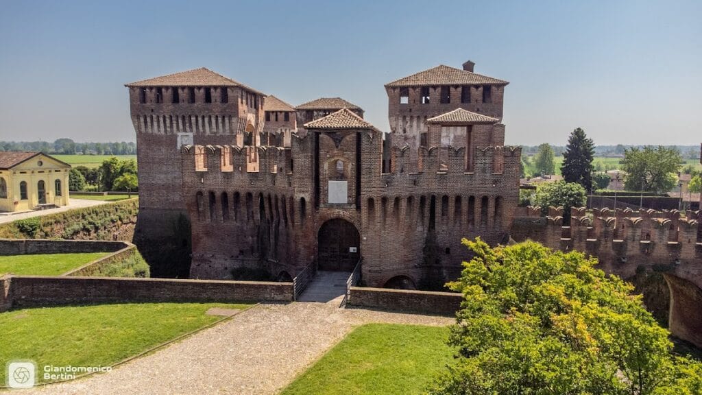 Soncino's Castle: A Fifteenth-Century Sforza Fortress in Italy 1 Soncino's Castle