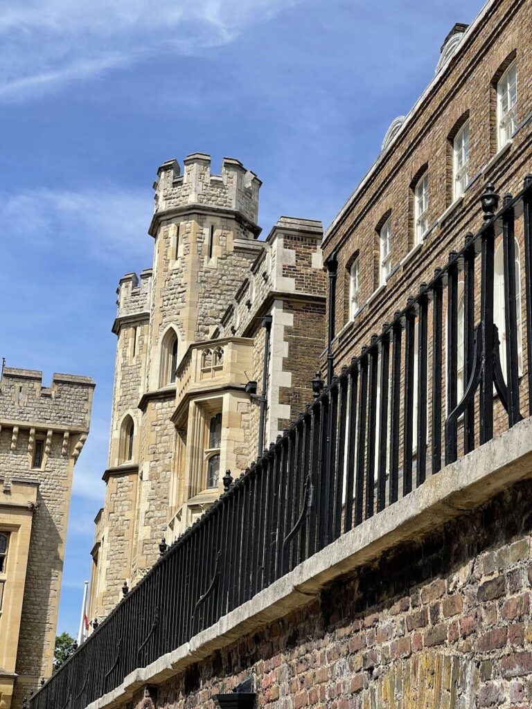 Tower of London: A Norman Royal Fortress and State Prison 2 Tower of London