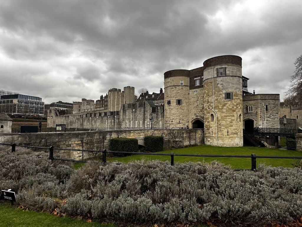 Tower of London: A Norman Royal Fortress and State Prison 4 Tower of London