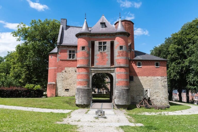 Trazegnies Castle: A Historic Fortress in Hainaut, Belgium