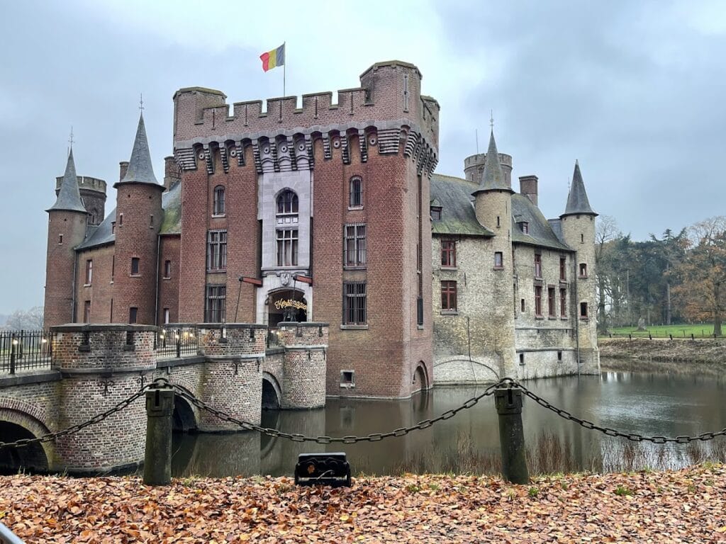 Wijnendale Castle: A Historic Water Castle in Belgium 6 Wijnendale Castle