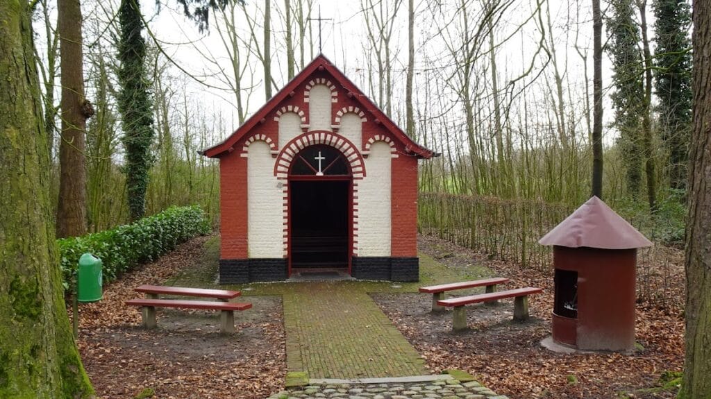 Wijnendale Castle: A Historic Water Castle in Belgium 9 Wijnendale Castle