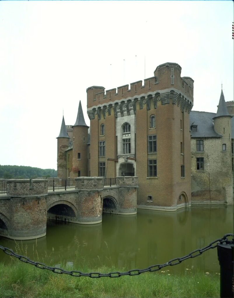 Wijnendale Castle: A Medieval Water Castle in Belgium 3 Wijnendale Castle