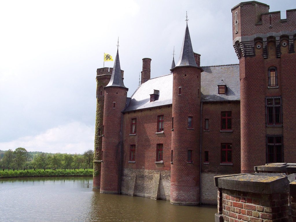 Wijnendale Castle: A Medieval Water Castle in Belgium 4 Wijnendale Castle