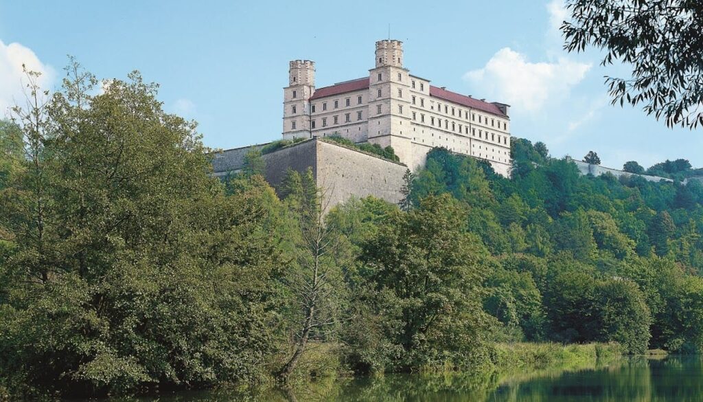 Willibaldsburg: The Fortified Episcopal Residence of Eichstätt 1 Willibaldsburg