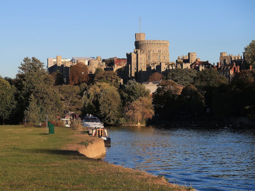 Windsor Castle: A Norman Fortress and Royal Residence in England 1 Windsor Castle