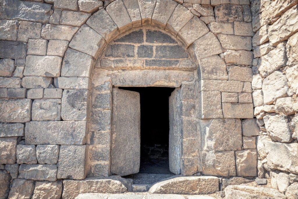 Al-Azraq Castle: A Roman and Medieval Fortress in Jordan 3 Al-Azraq Castle