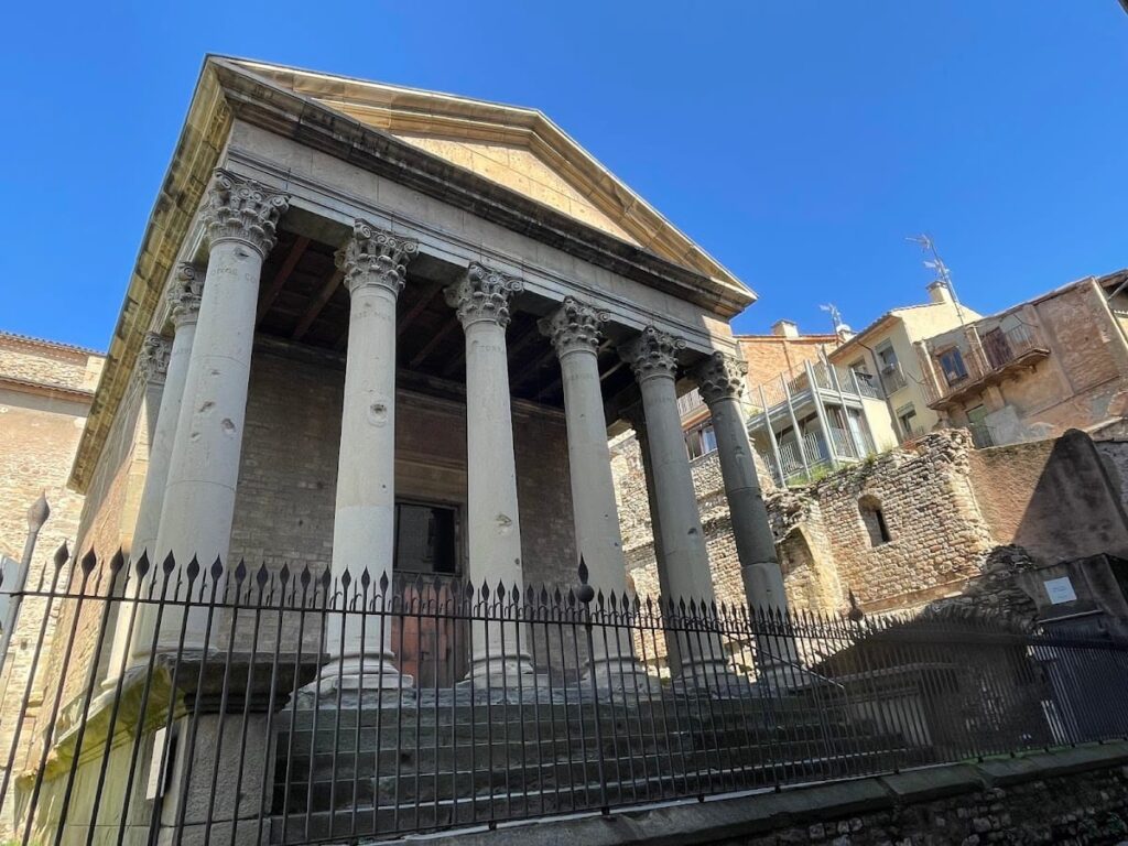 Roman Temple of Vic: A Roman Temple and Medieval Castle Site in Spain 1 Roman temple of Vic