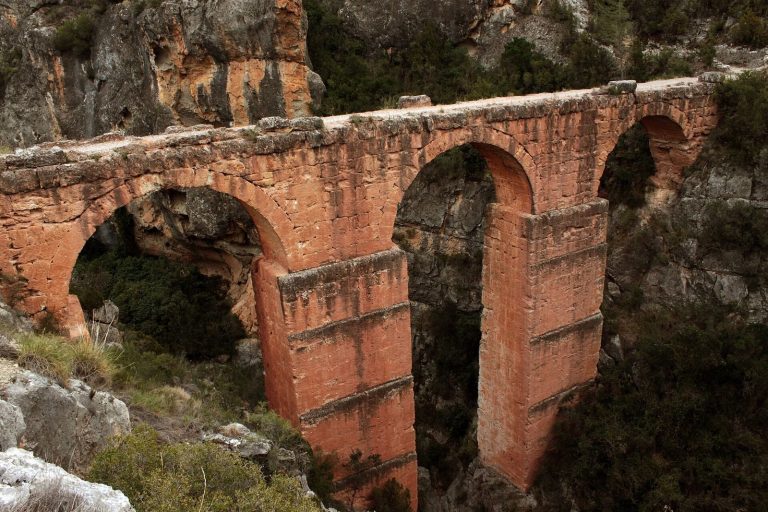 Peña Cortada: A Roman Aqueduct in Valencia, Spain