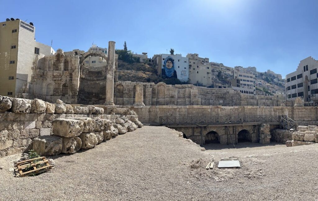 Roman Nymphaeum Amman: A Roman Monumental Fountain in Jordan 1 Roman Nymphaeum Amman