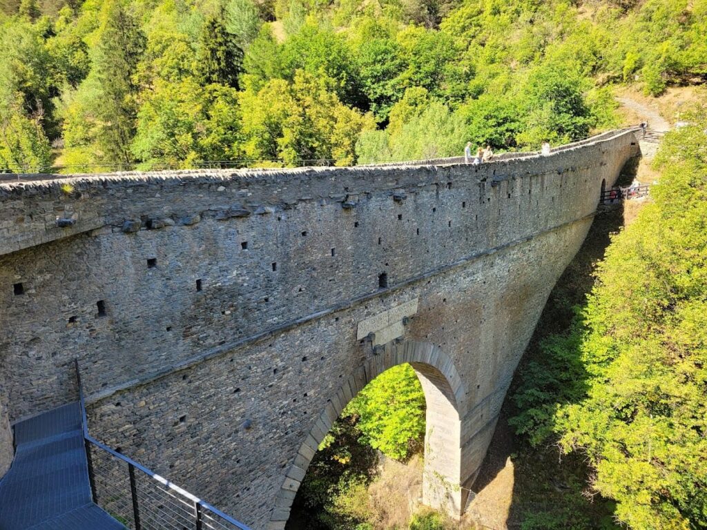 Pont d'Aël: A Roman Aqueduct Bridge in Italy 2 Pont d'Aël