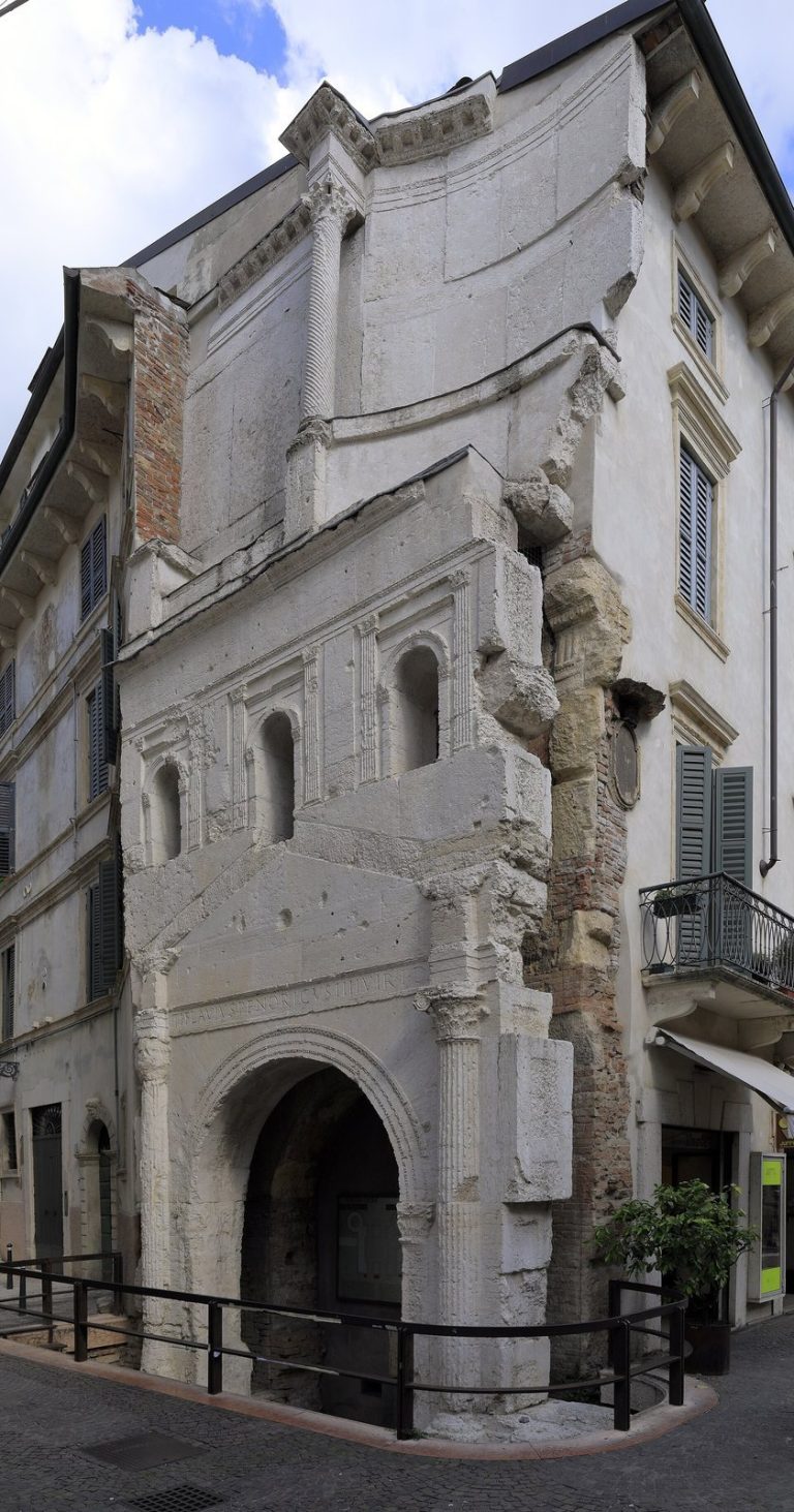 Porta Leoni: A Roman City Gate in Verona