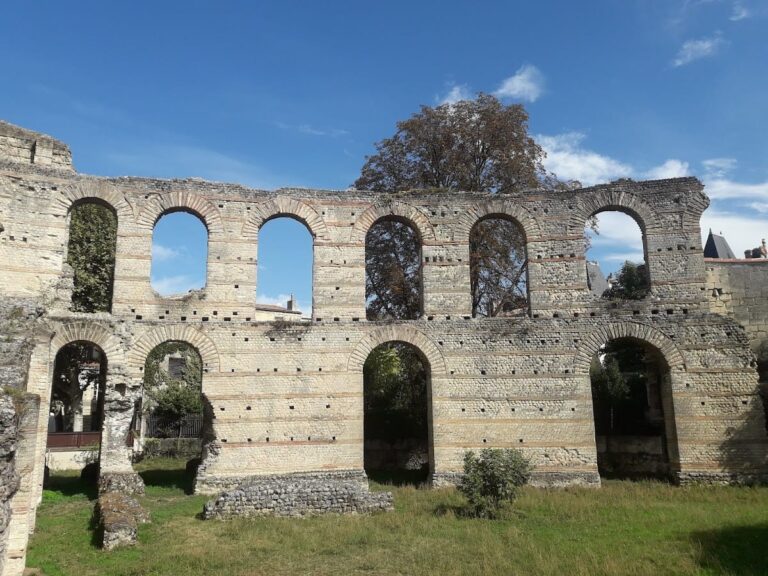 Palais Gallien: A Gallo-Roman Amphitheatre in Bordeaux