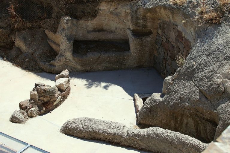 Catacombs of Milos: An Early Christian Underground Cemetery in Greece