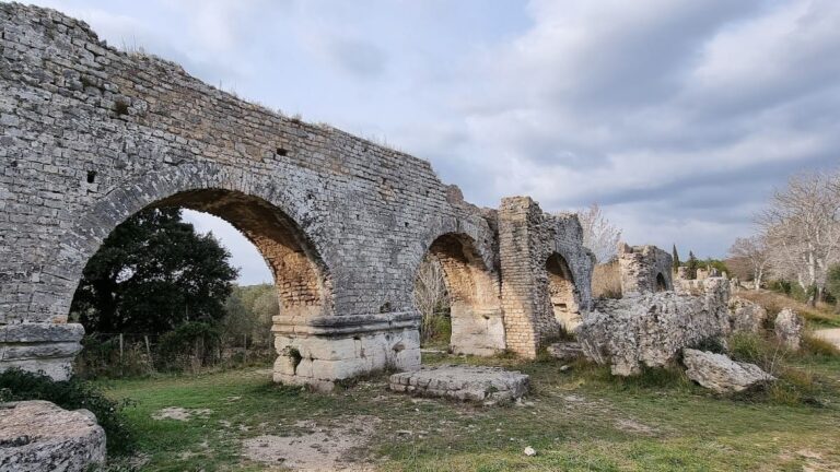 Barbegal: The Roman Aqueduct and Mill Complex near Arles