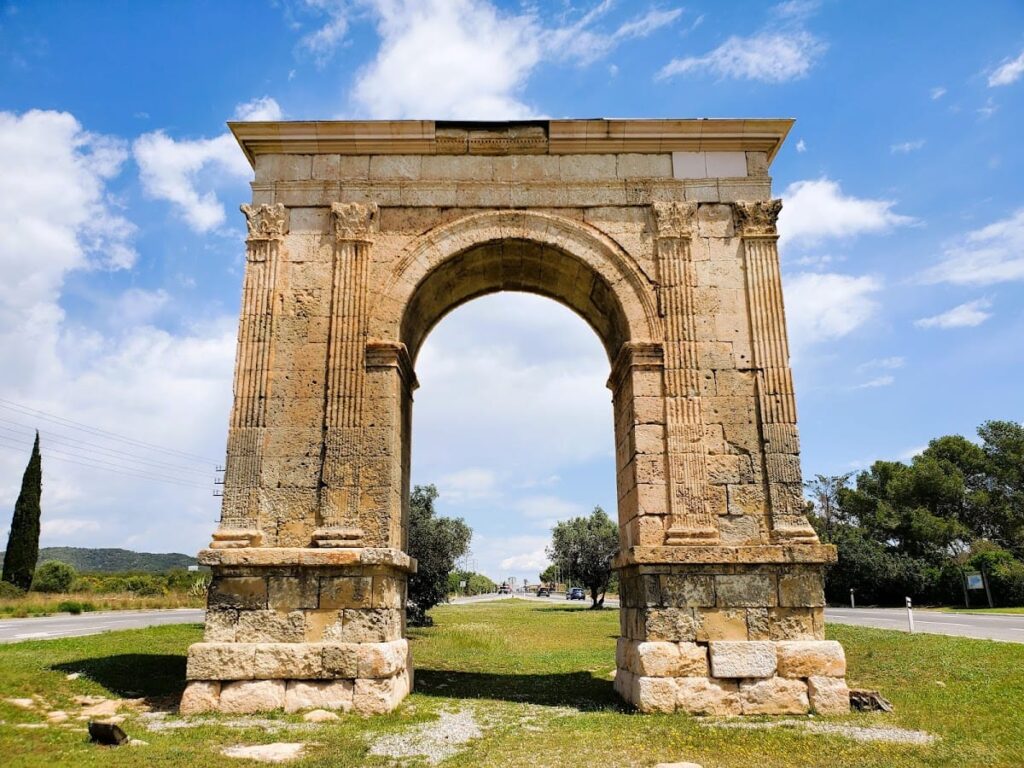 Arc de Berà: A Roman Honorific Arch in Spain 1 Arc de Berà