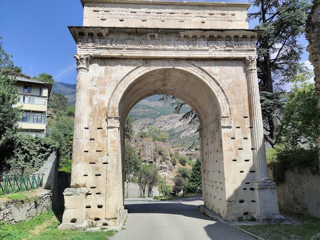 Arco di Augusto, Susa: An Augustan Honor Monument in Italy 1 Arco di Augusto, Susa