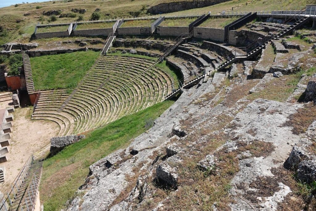 Roman Theatre Clunia Sulpicia: A Roman Performance Building in Spain 1 Roman Theatre Clunia Sulpicia