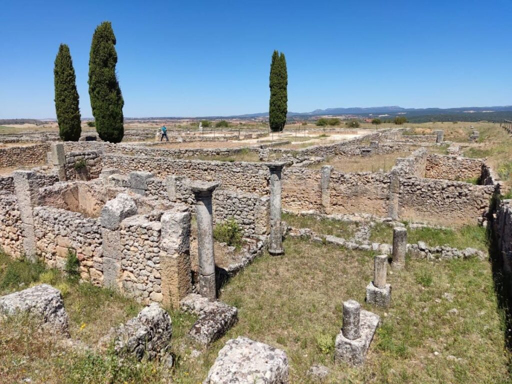 Roman Theatre Clunia Sulpicia: A Roman Performance Building in Spain 4 Roman Theatre Clunia Sulpicia