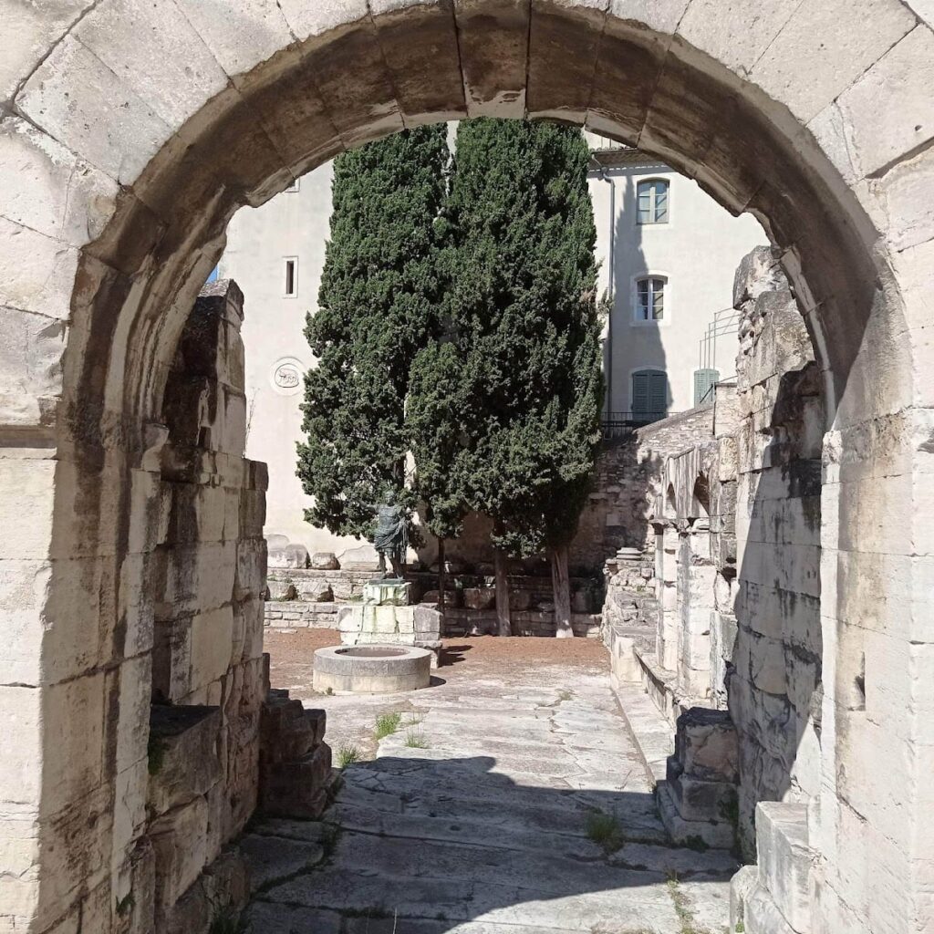 Porte d'Auguste, Nîmes