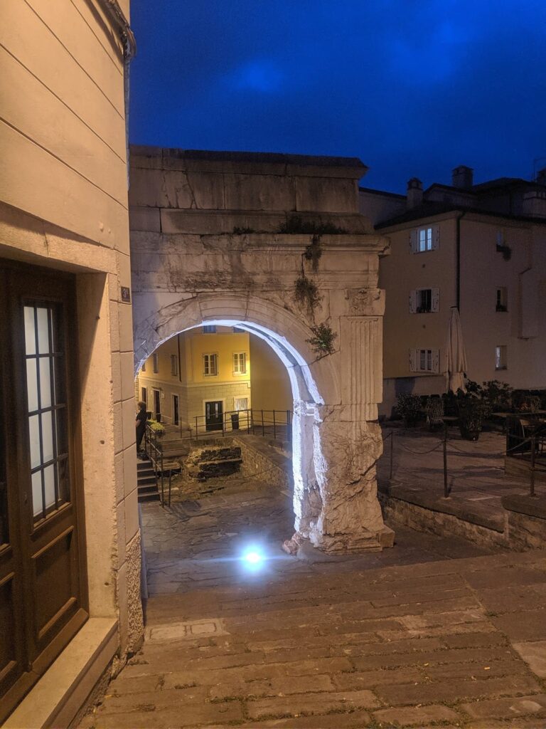 Arco di Riccardo: A Roman Arch in Trieste 2 Arco di Riccardo