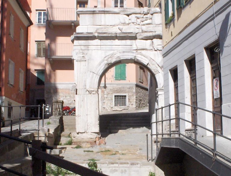 Arco di Riccardo: A Roman Arch in Trieste