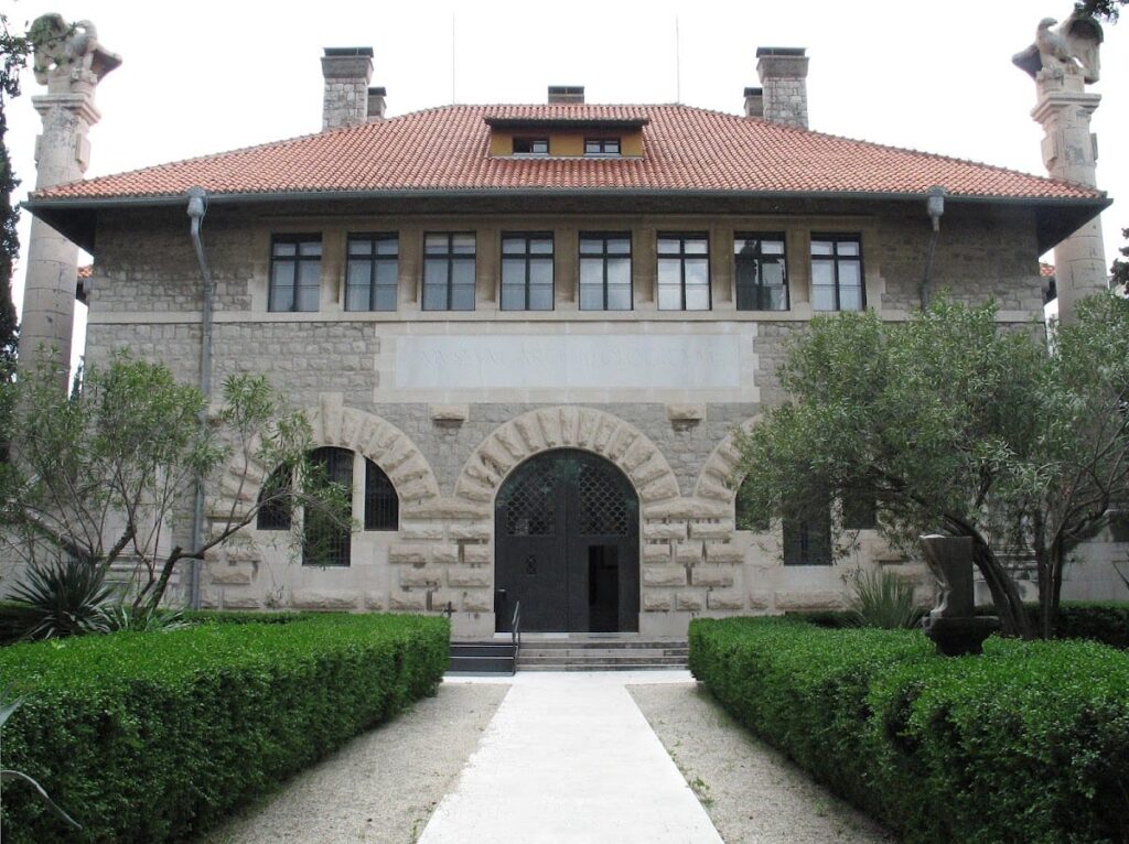 Archaeological Museum in Split: A Centre for Dalmatian Archaeology 1 Archaeological Museum in Split