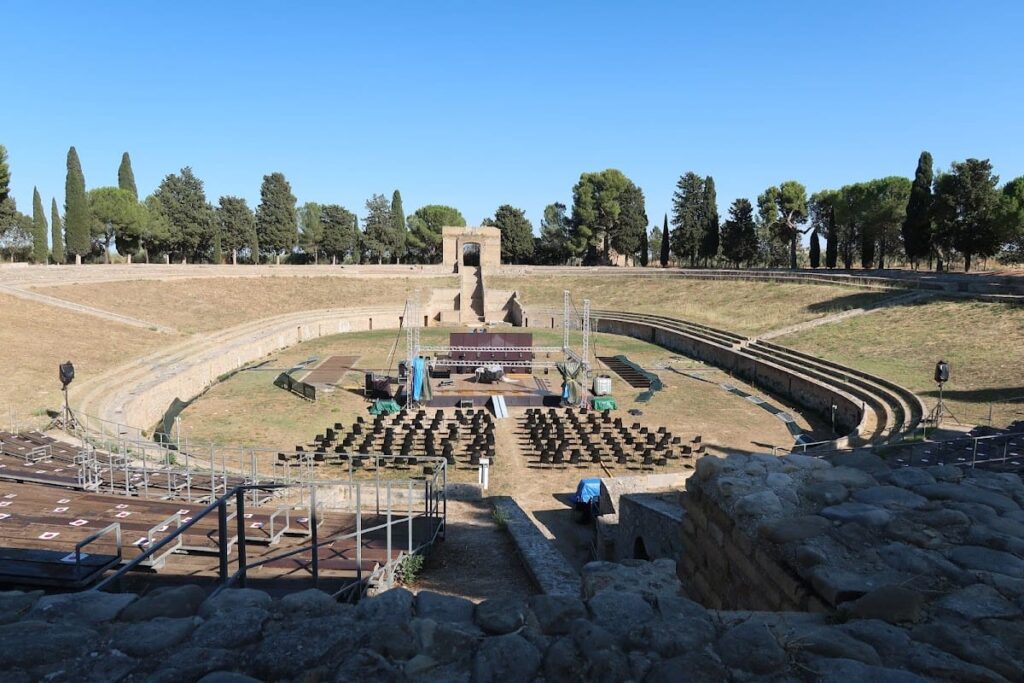 Roman Amphitheatre Lucera: An Augustan Arena in Italy 1 Roman Amphitheatre Lucera