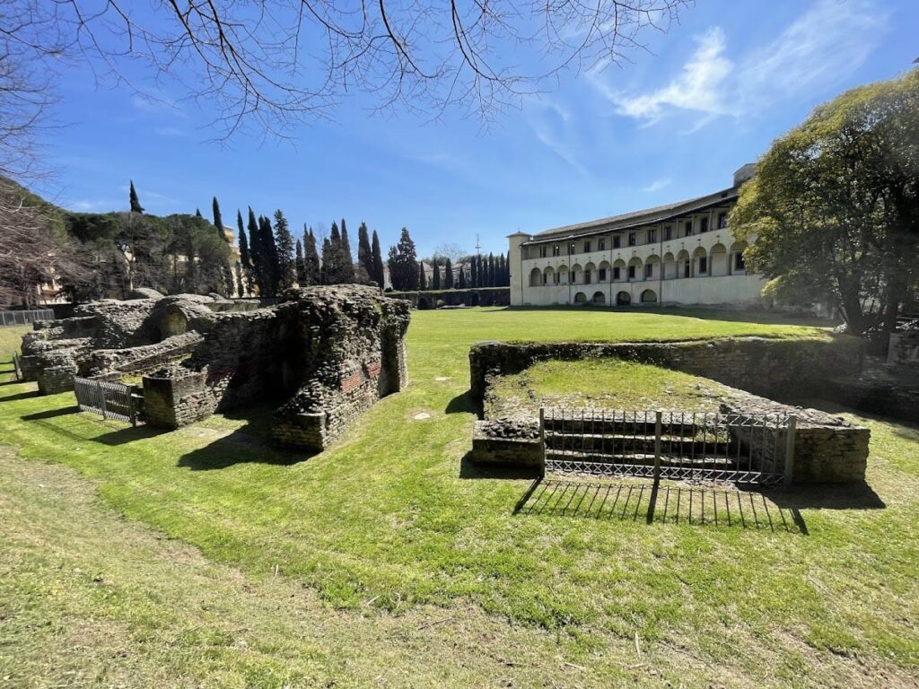 Roman Amphitheatre of Arezzo: A Hadrianic Roman Arena in Italy 1 Roman Amphitheatre of Arezzo