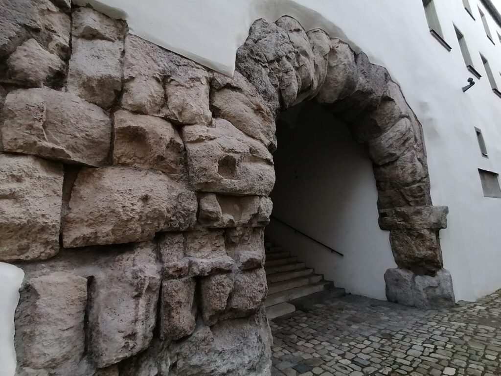 Porta Praetoria in Regensburg: A Roman Military Gateway 8 Porta Praetoria