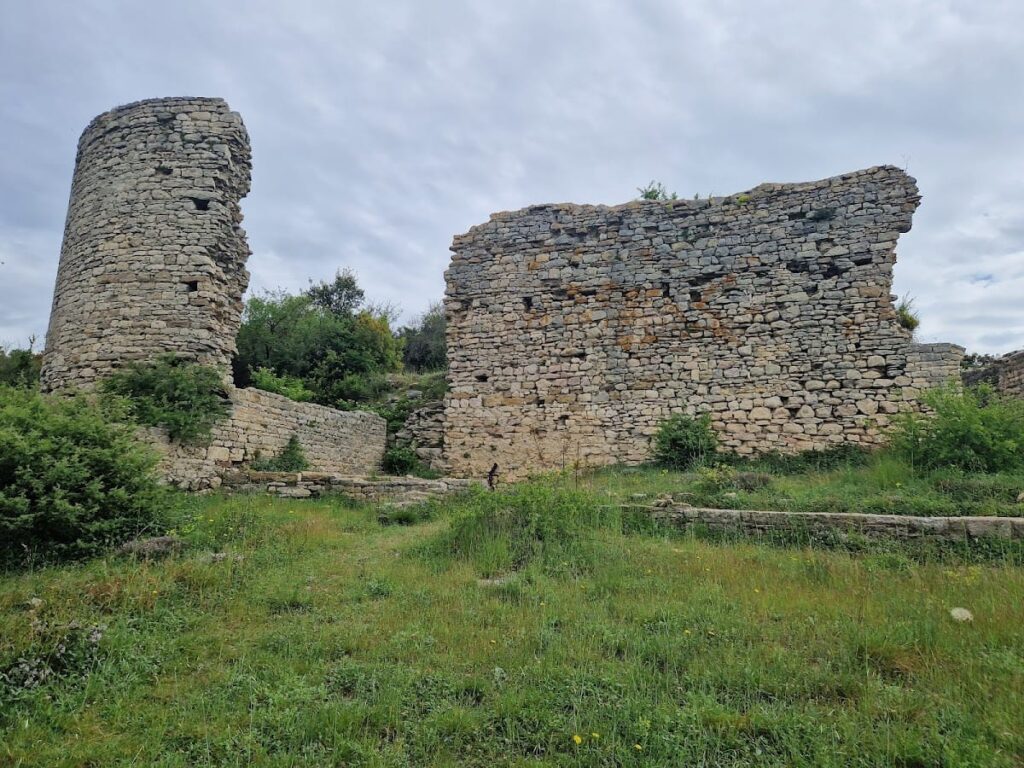 Caesar's Camp: An Ancient City and Fortified Plateau in France 1 Caesar's camp