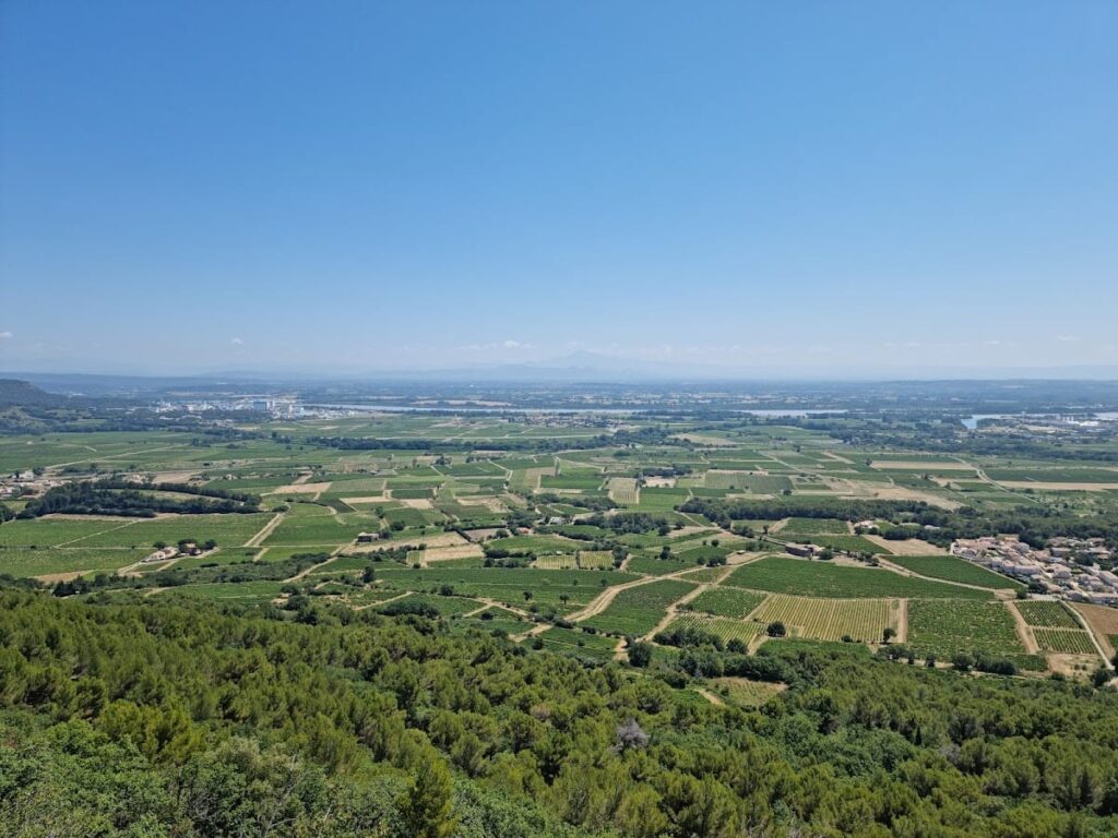 Caesar's Camp: An Ancient City and Fortified Plateau in France 2 Caesar's camp