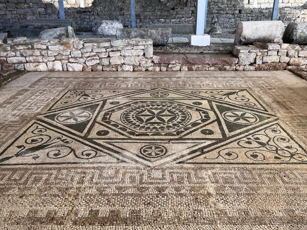 Risan: Roman Mosaics and Villa in Ancient Rhisinium 1 Roman Mosaics in Risan