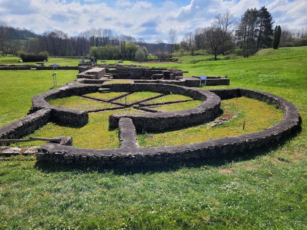 Archaeological site of Fontaines Salées: A Prehistoric, Celtic, and Gallo-Roman Spring Complex in France 2 Archaeological site of Fontaines Salées