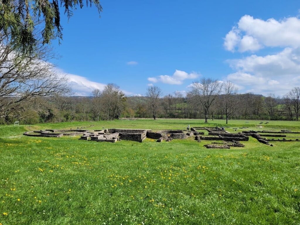 Archaeological site of Fontaines Salées: A Prehistoric, Celtic, and Gallo-Roman Spring Complex in France 4 Archaeological site of Fontaines Salées