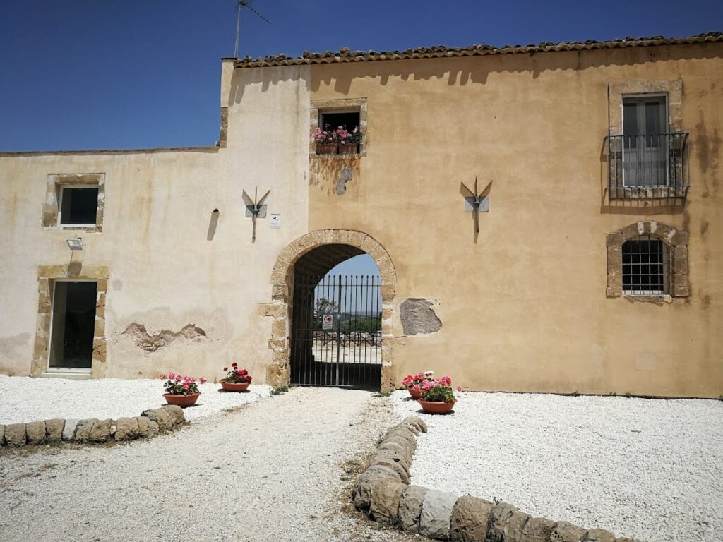 Roman villa of Tellaro: A Late-Imperial Country Estate in Sicily 1 Roman villa of Tellaro