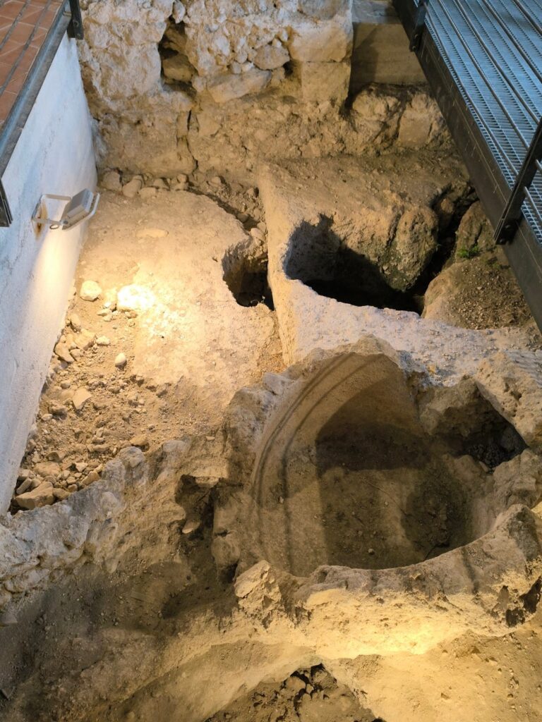 Roman villa of Tellaro: A Late-Imperial Country Estate in Sicily 5 Roman villa of Tellaro