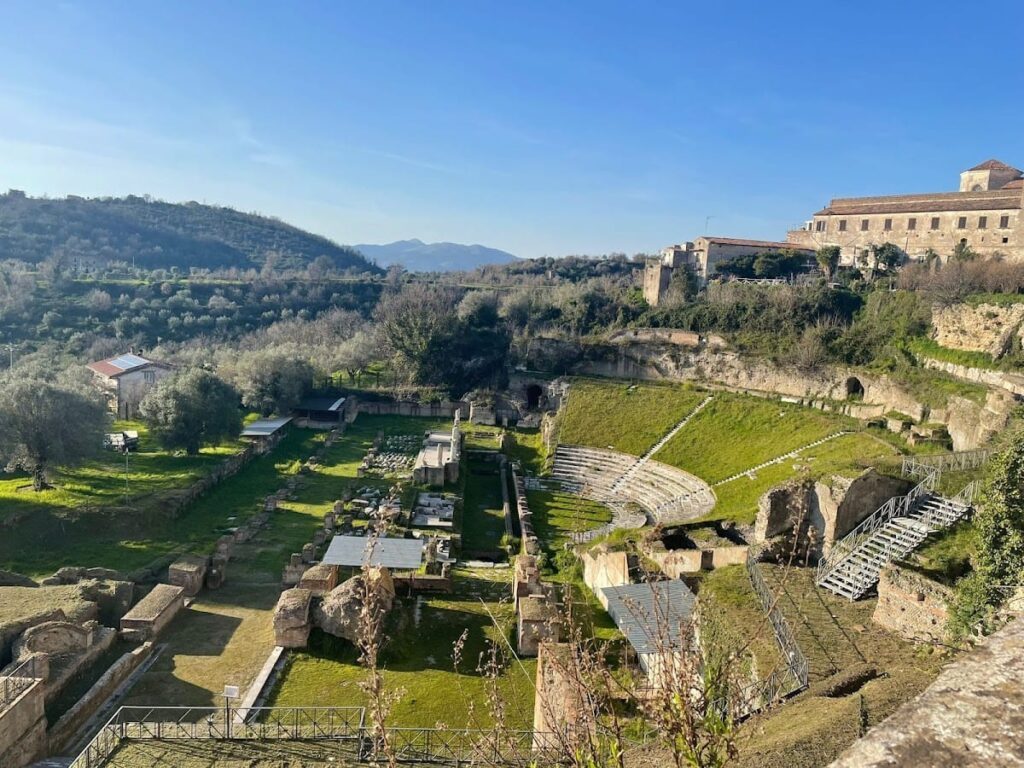 Teatro romano di Suessa