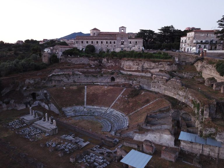 Teatro romano di Suessa: A Roman Theatre in Sessa Aurunca